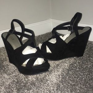 Black Wedges!!